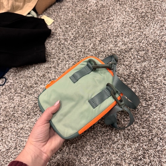 Lululemon Easy Access Crossbody Bag - Picture 4 of 5